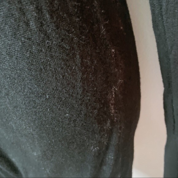 Uniqlo Black V-Neck Pullover Thin Long Sleeved Sweater Size Small - Picture 2 of 5